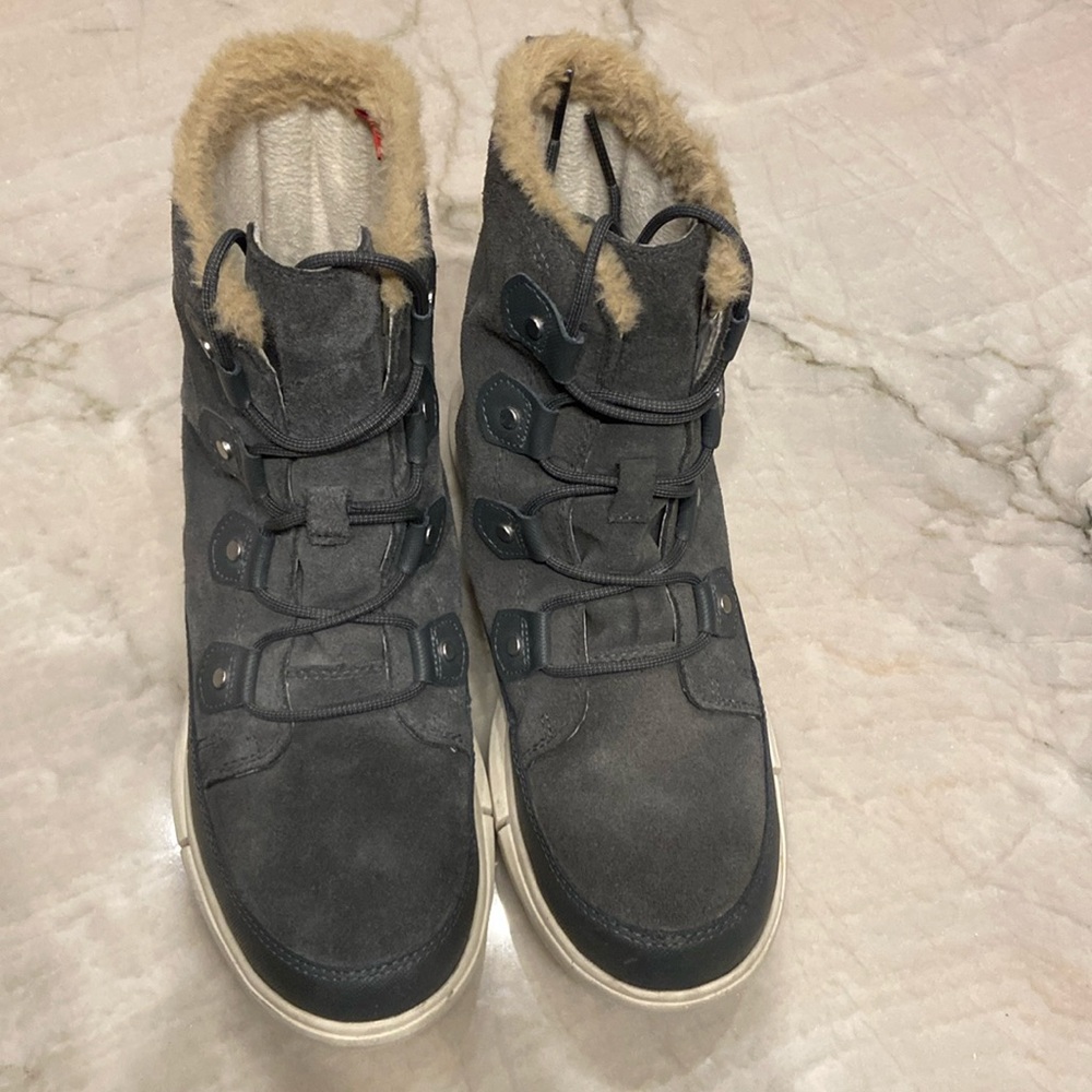 Sorel grey winter boots.